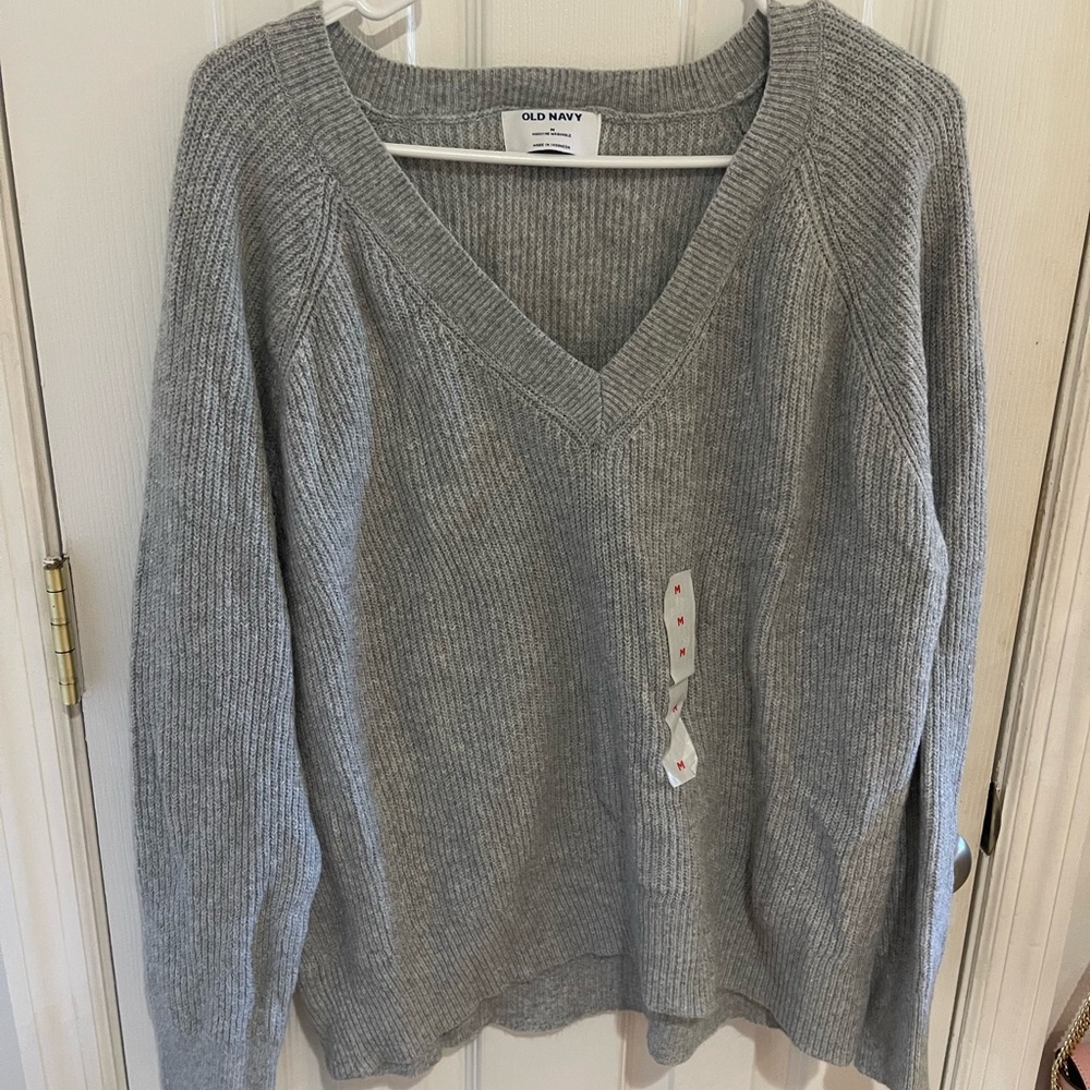 Old Navy Women's V-Neck Sweater in Light Gray